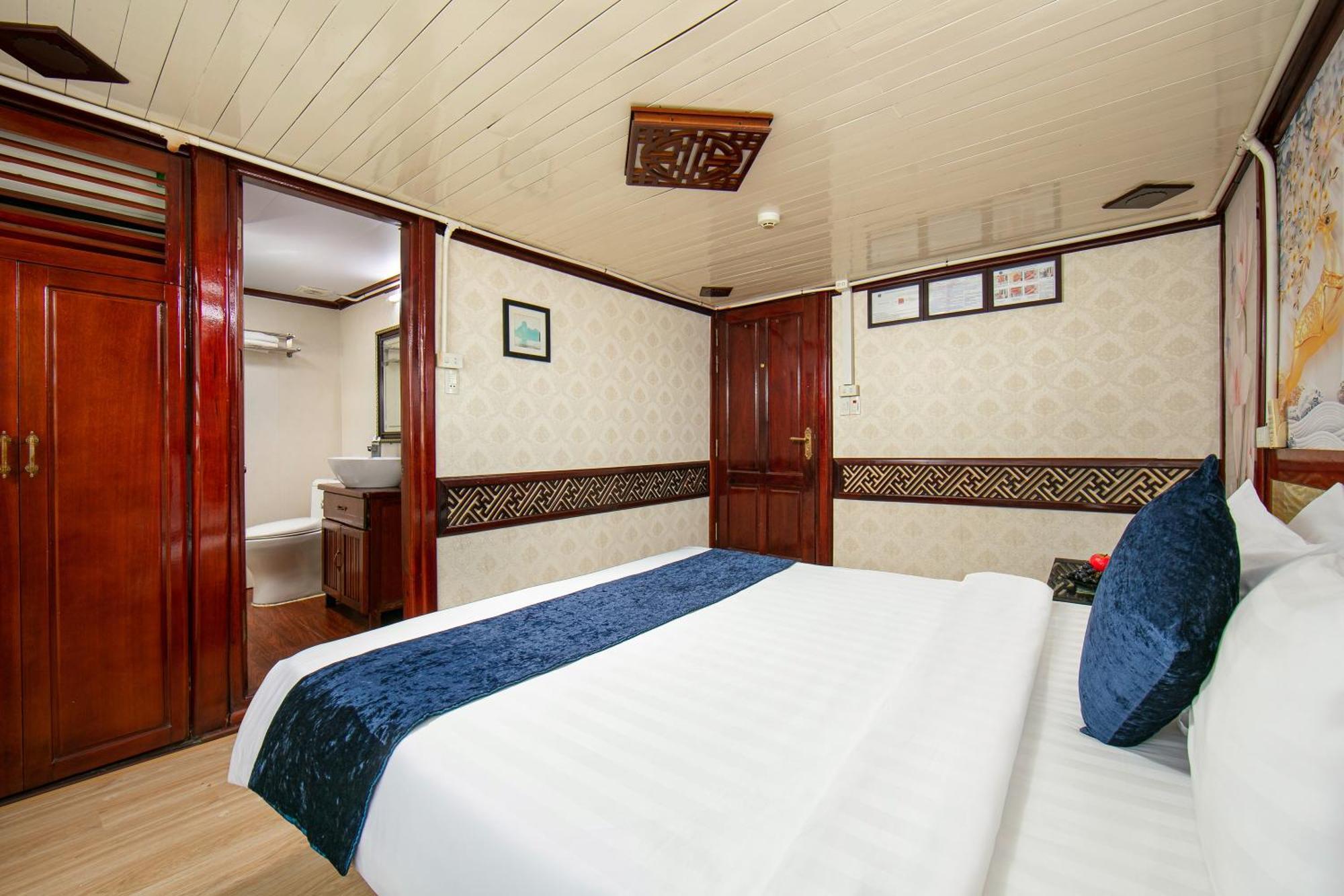 Fantasea Imperial Cruise Hotel Ha Long Bagian luar foto